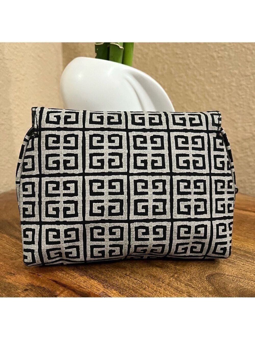 GIVENCHY NOVELTY POUCH - Picture 2 of 14